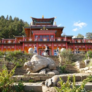 Hiking to Manzushir Monastery